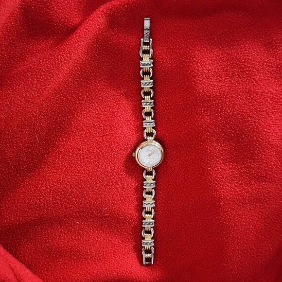 Jaclyn Smith Two Tone Metal Water Resistant Quartz Japan Movement Vintage Watch main image 7